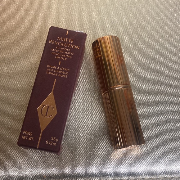 Charlotte Tilbury The Queen Matte Revolution Long Lasting Lipstick in box - Picture 5 of 11